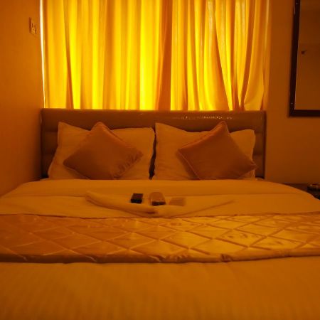 Hotel Silver Castle มุมไบ ภายนอก รูปภาพ
